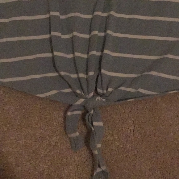 Blue and white striped crop top - Picture 3 of 3